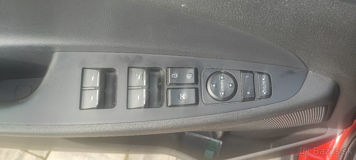 Tucson 1.6 T-GDi  130 kw A/T 4x4 - 10