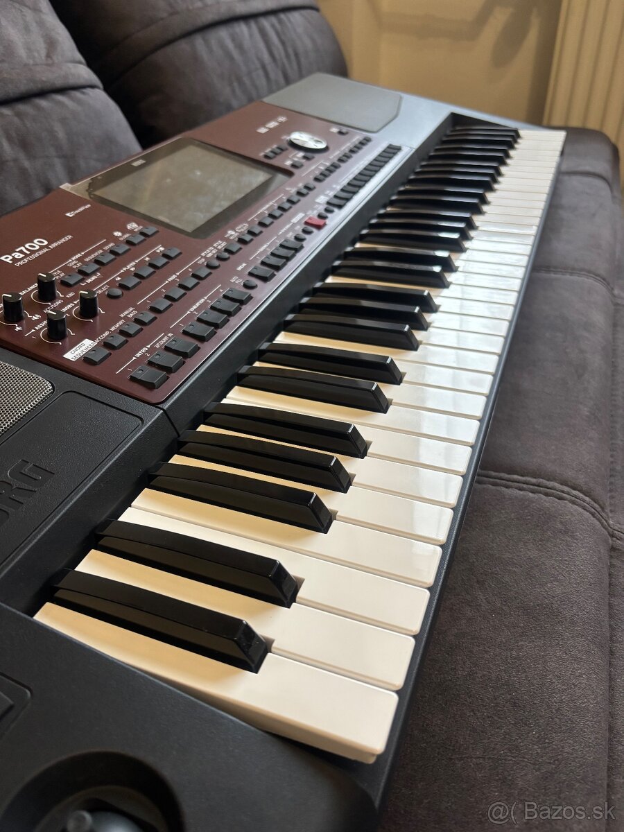 Predám KORG Pa700 - 10