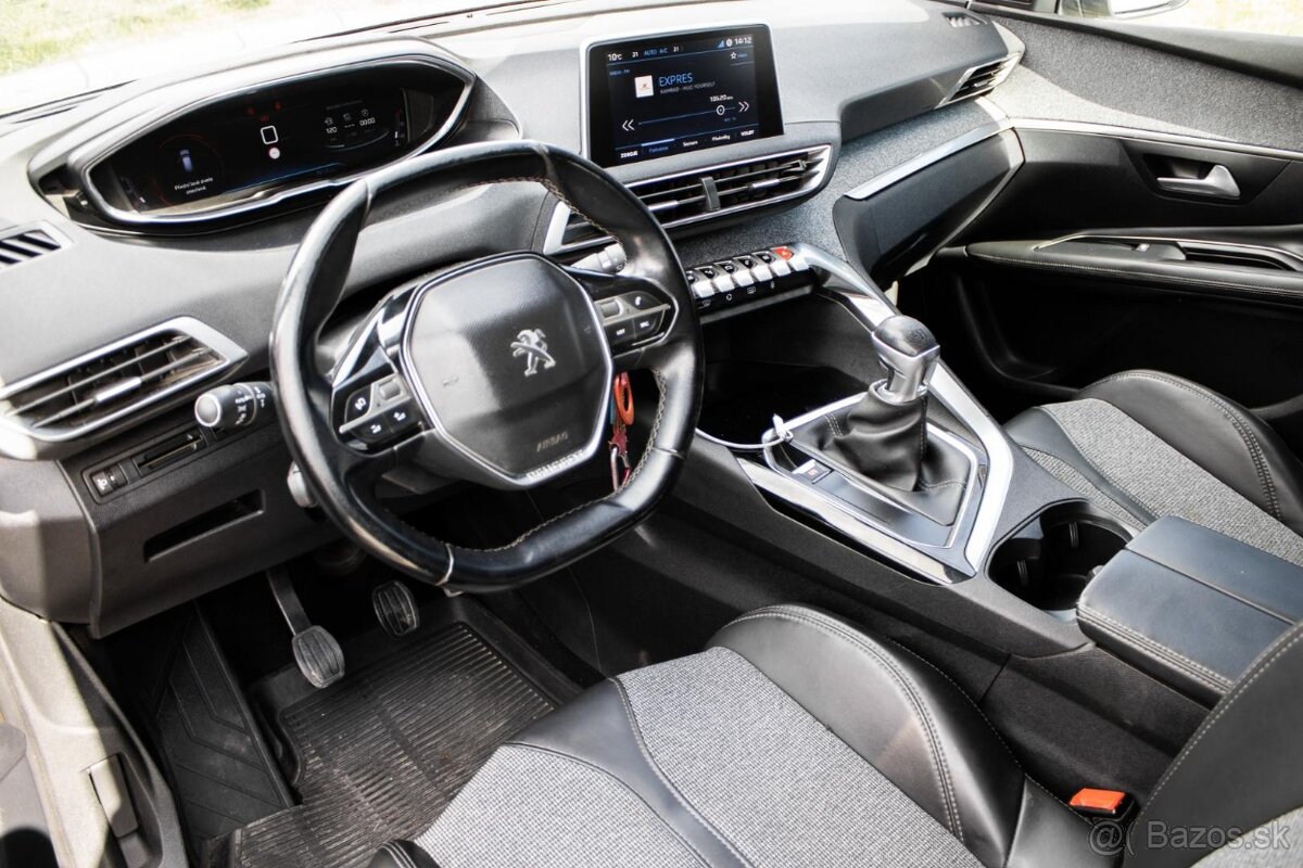 Peugeot 3008 1.2 PureTech 96kW (2017) - 10