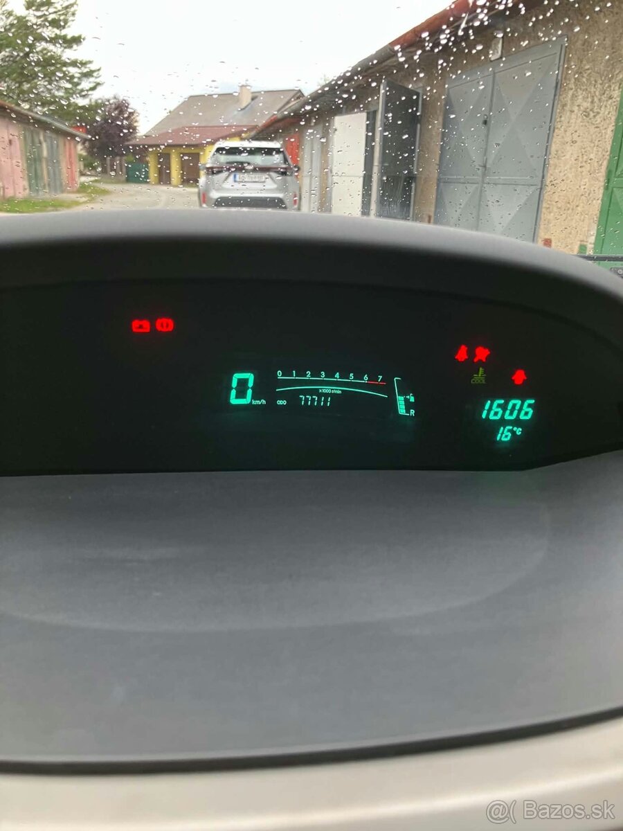 Toyota Yaris - 10