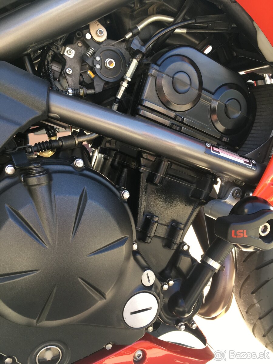 Kawasaki ER6n - 10
