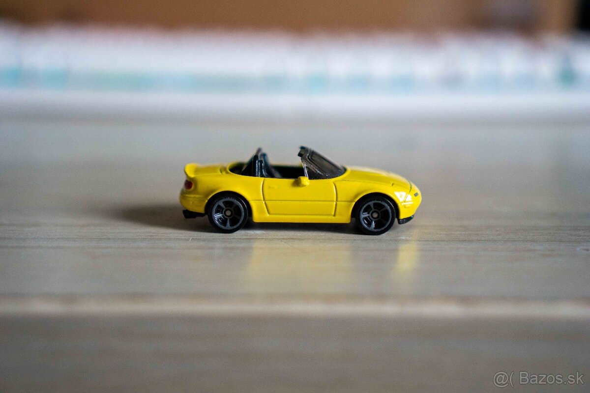 Rozbalene HotWheel autíčka - 10
