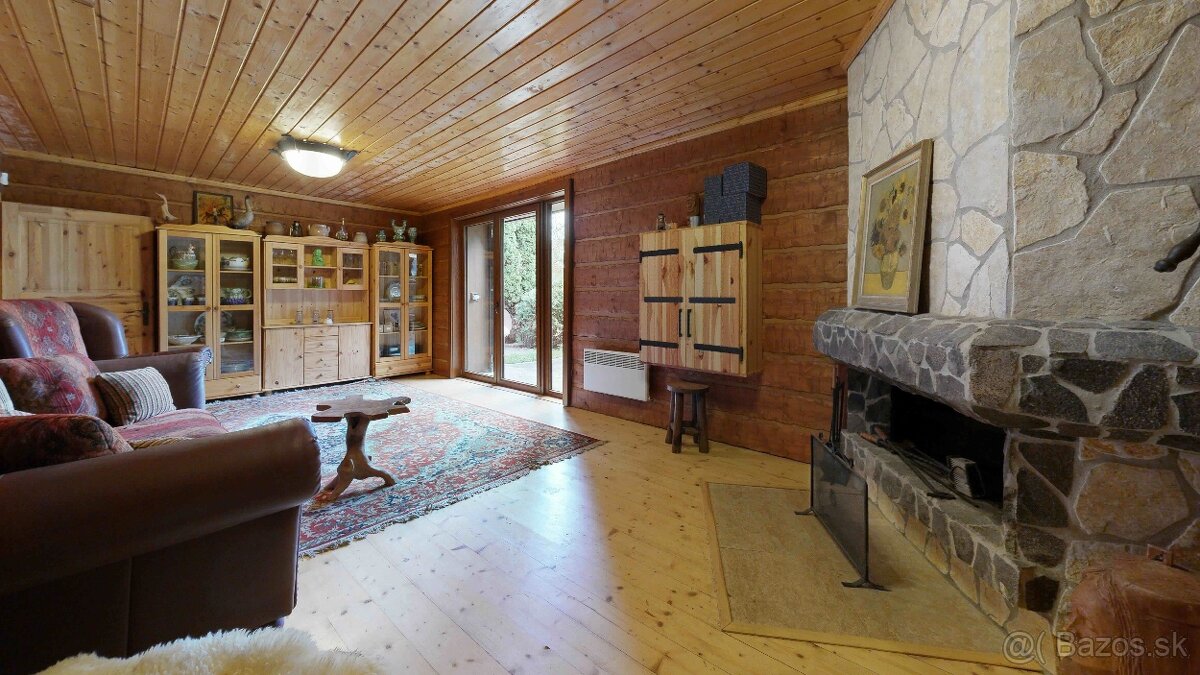 Chalupa po úspešnom režiserovi v obci Stará Turá-časť Paparď - 10