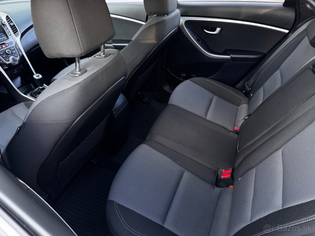 Hyundai i30 CW 1.6i MPI CVVT Family - 10