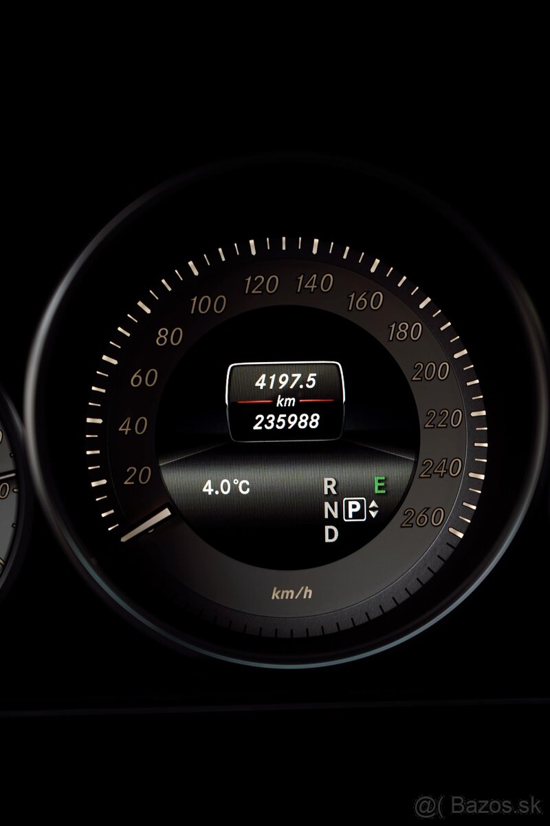 Mercedes-Benz E trieda Sedan E350 BLUETEC - 10