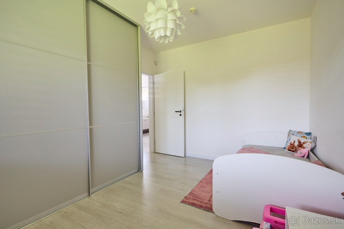 Exkluzívne iba v APEX reality 5i. RD s bazénom v Trnave - 10