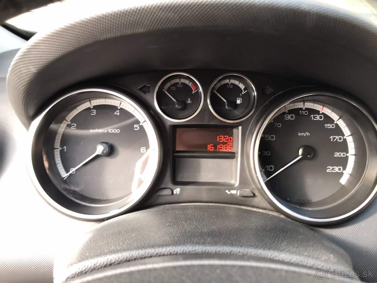 Peugeot 308, 1.4 16V 72kW, r.2010, 162 000km, STK+EK 10/2026 - 10