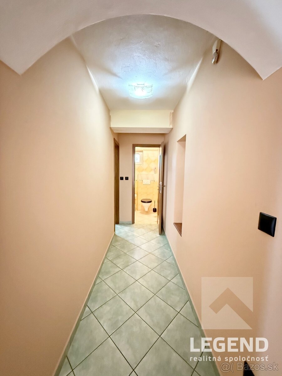 Veľký dom 5i+1 RD v Krajnom - 455m2, garáž, veľká terasa - 10