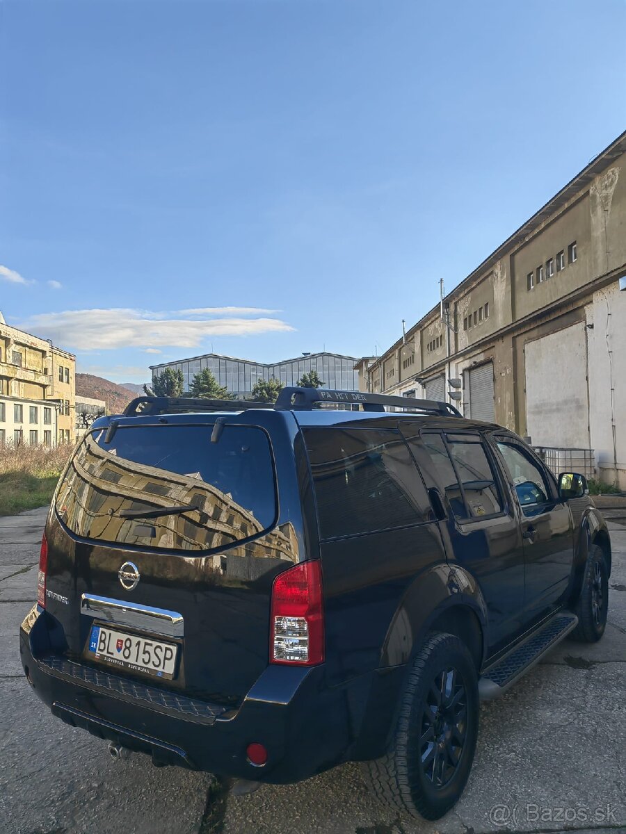 Nissan Pathfinder - 10