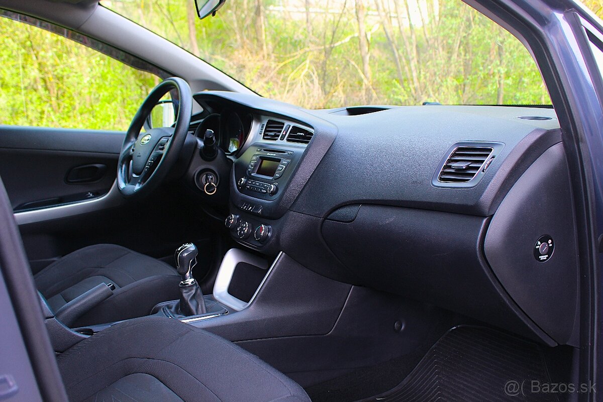 KIA.....CEED...66KW...CRDI...MANUAL 6st...2013....179TIS..KM - 10