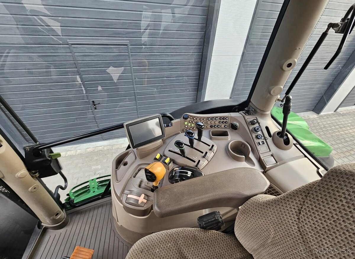 John Deere 6210R - 10