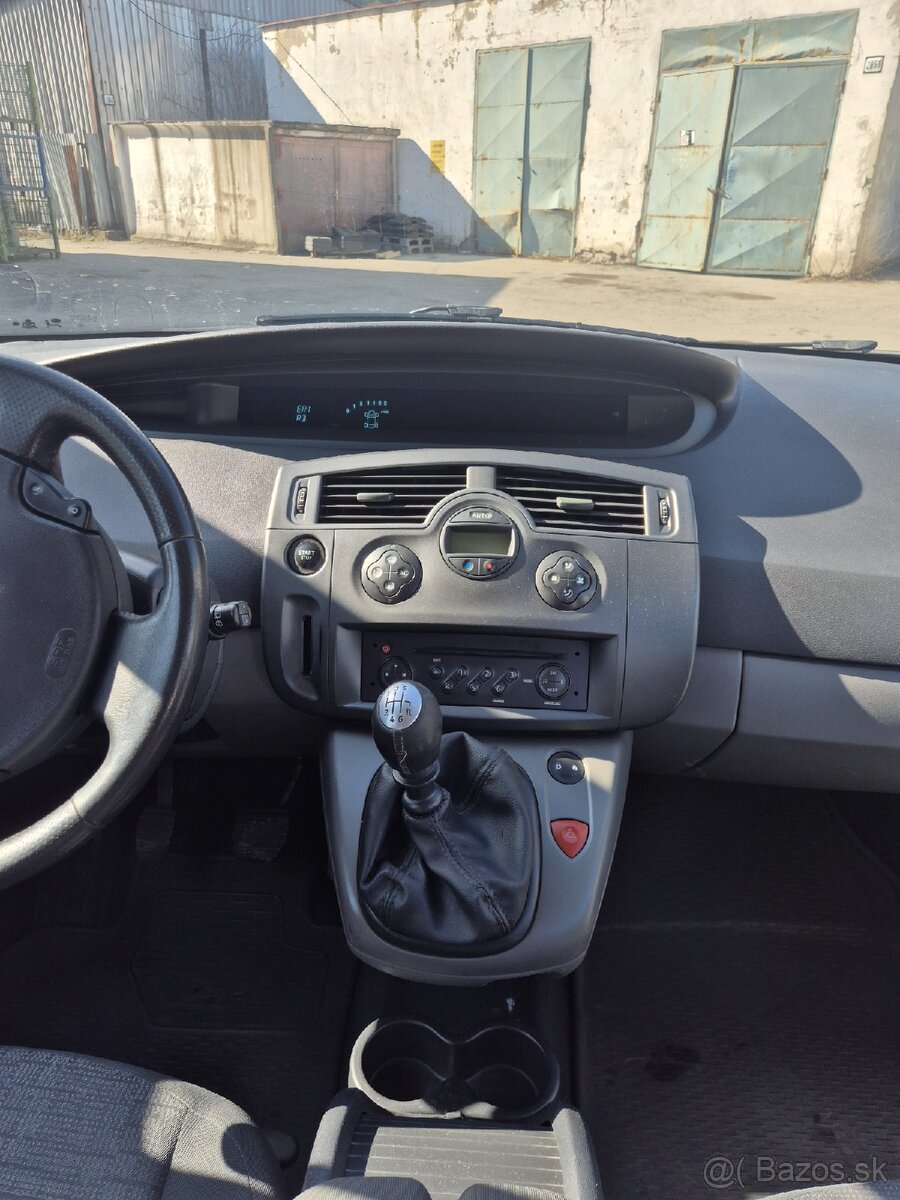 Renault Megane Scenic - 10