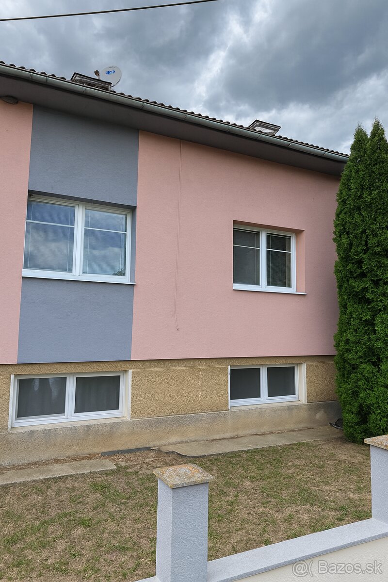 Na predaj poschodový 5-izbový rodinný dom v obci Beluša - 10