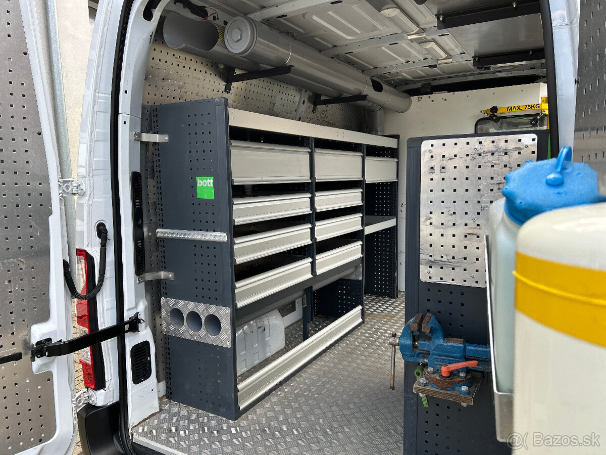 Renault Master 2.3 - regálový systém BOTT + žeriav, DPH - 10