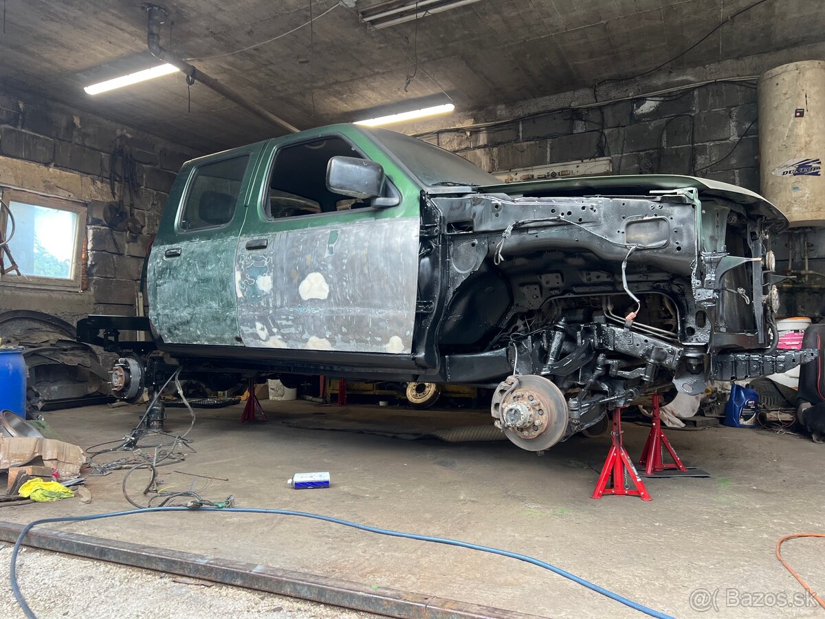 Predám Nissan navara d22 2.5 - 10