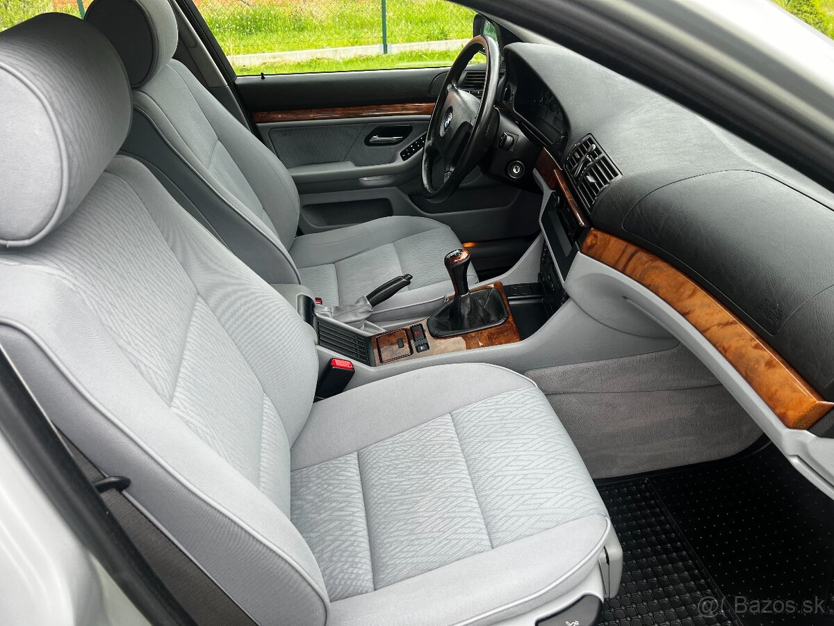 BMW Řada 5 525i PĚKNÝ STAV - 10