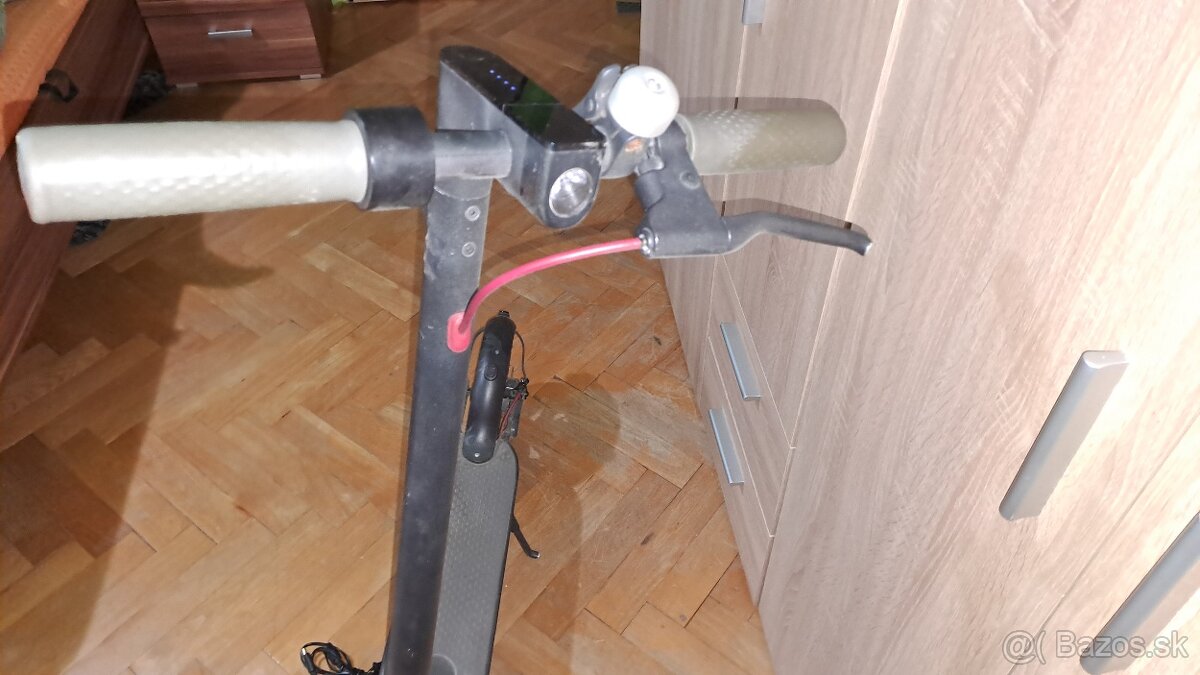 Elektrická kolobežka Xiaomi M365 - 10