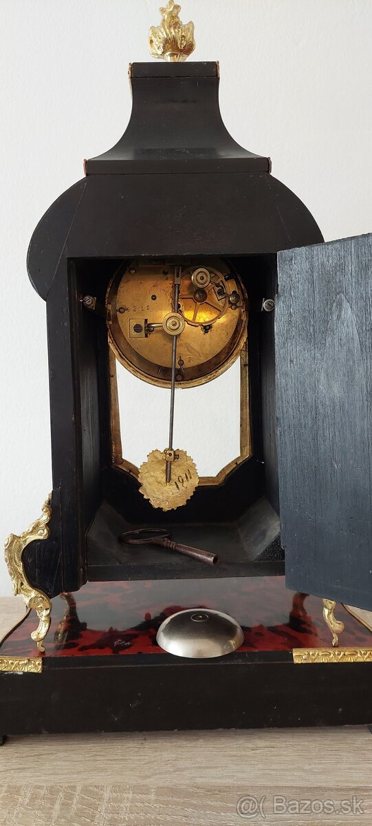 Hodiny Boulle s originálnou podstavou. - 10