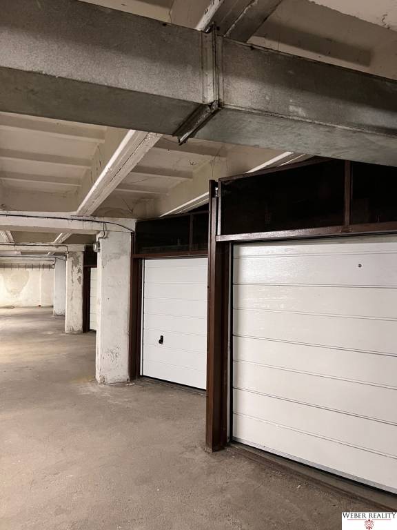 Garaz na Nivách (Liptovská ul.), vstup na ďiaľkové ovl.cena - 10