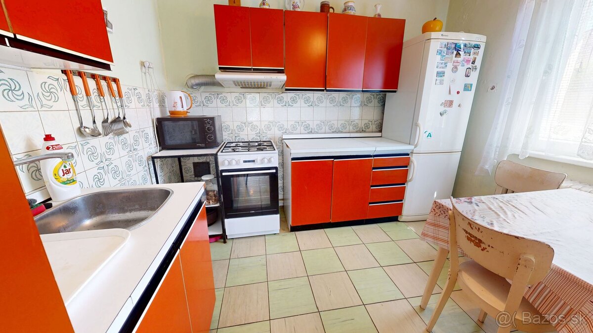 PREDAJ – STARŠÍ TEHLOVÝ RODINNÝ DOM V HRNČIAROVCIACH NAD PAR - 10