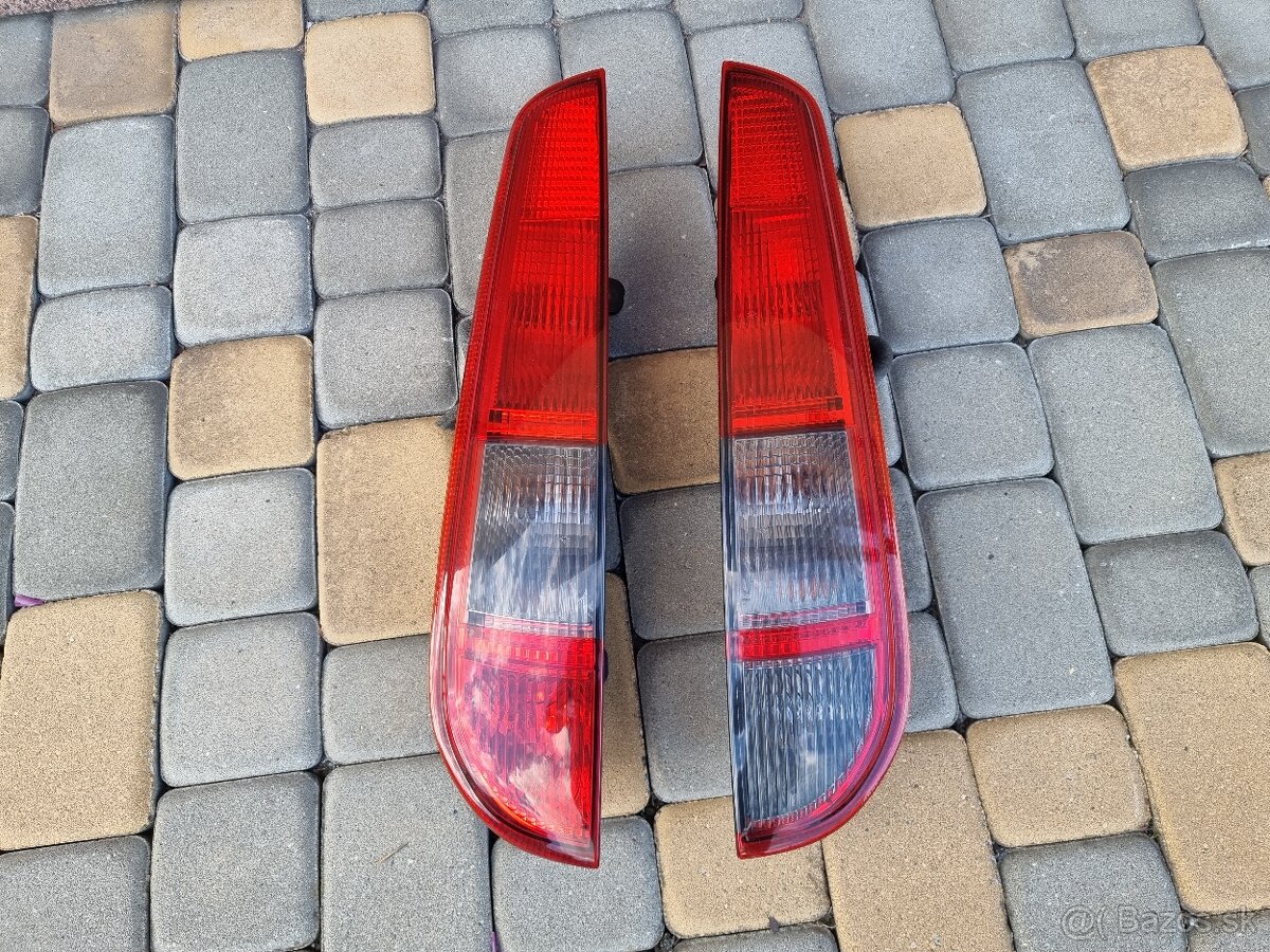 Ford Focus Combi predný náraznik - 10