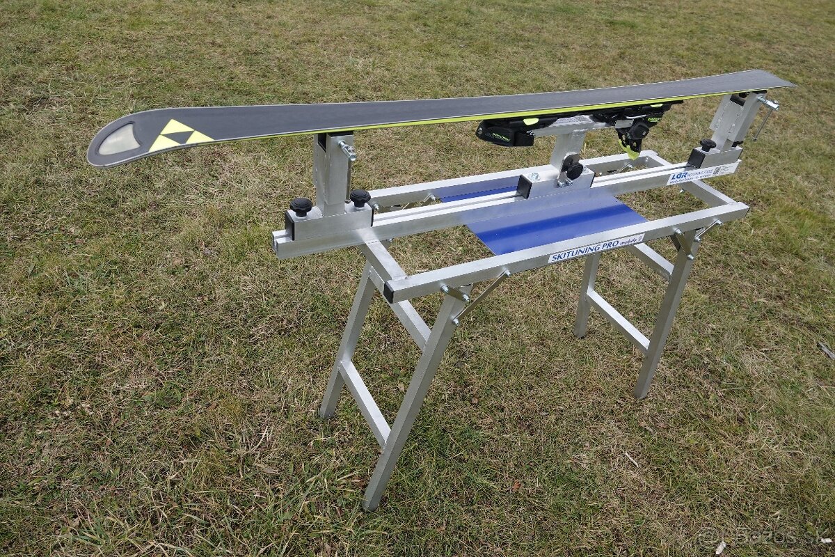 Servisný stolík na servis lyží - 10