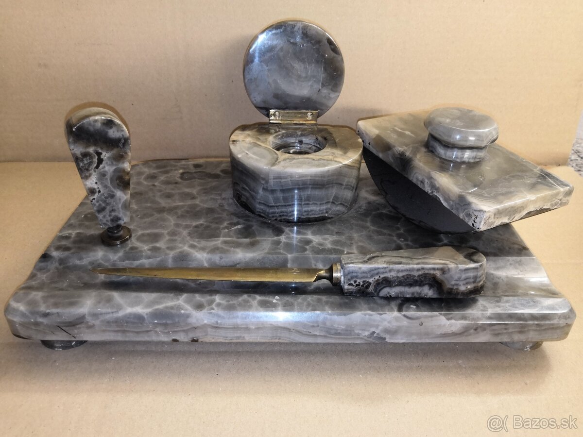 Staré veci z pôdy-staré figúrky, kordy, kalamar, šachovnice - 10