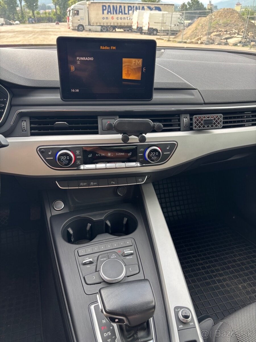 Audi A4 sedan 2.0 - 10