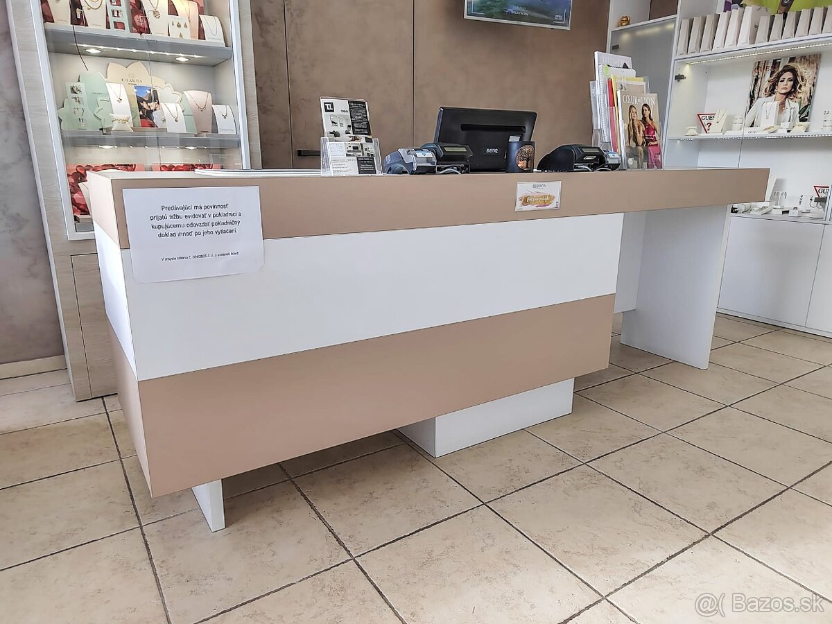 Luxusné predajné vitríny s LED osvetlením - 10