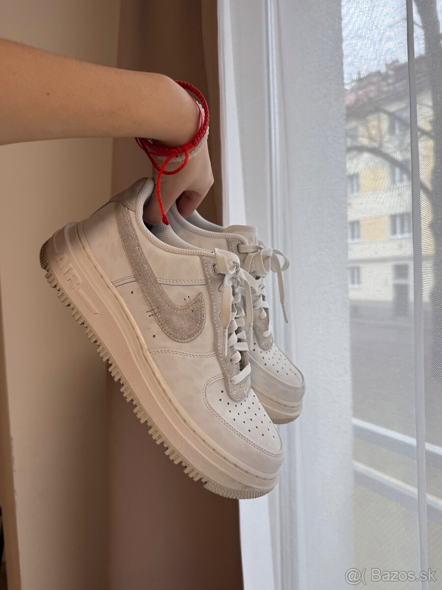 Nike Air Force 1 Luxe EU42 - 10