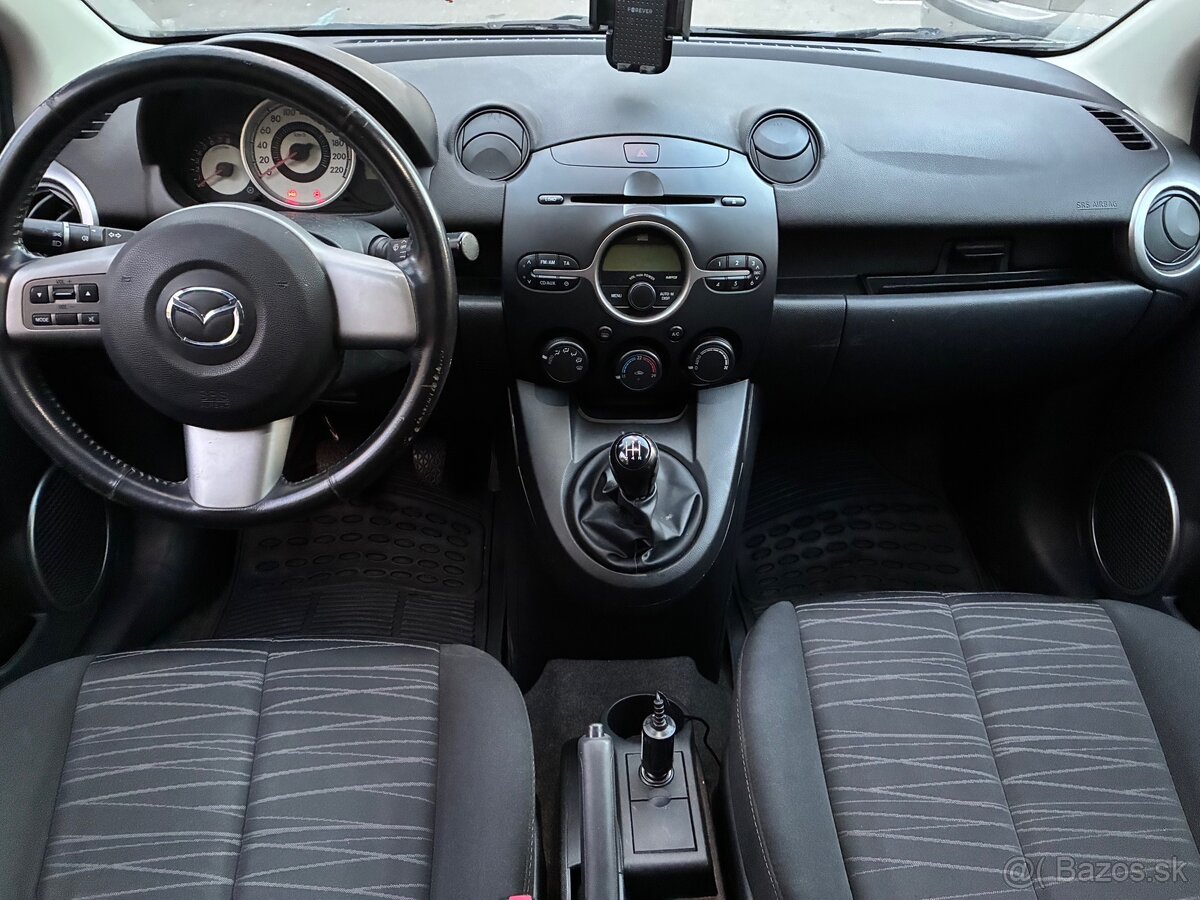 Mazda 2 - 10
