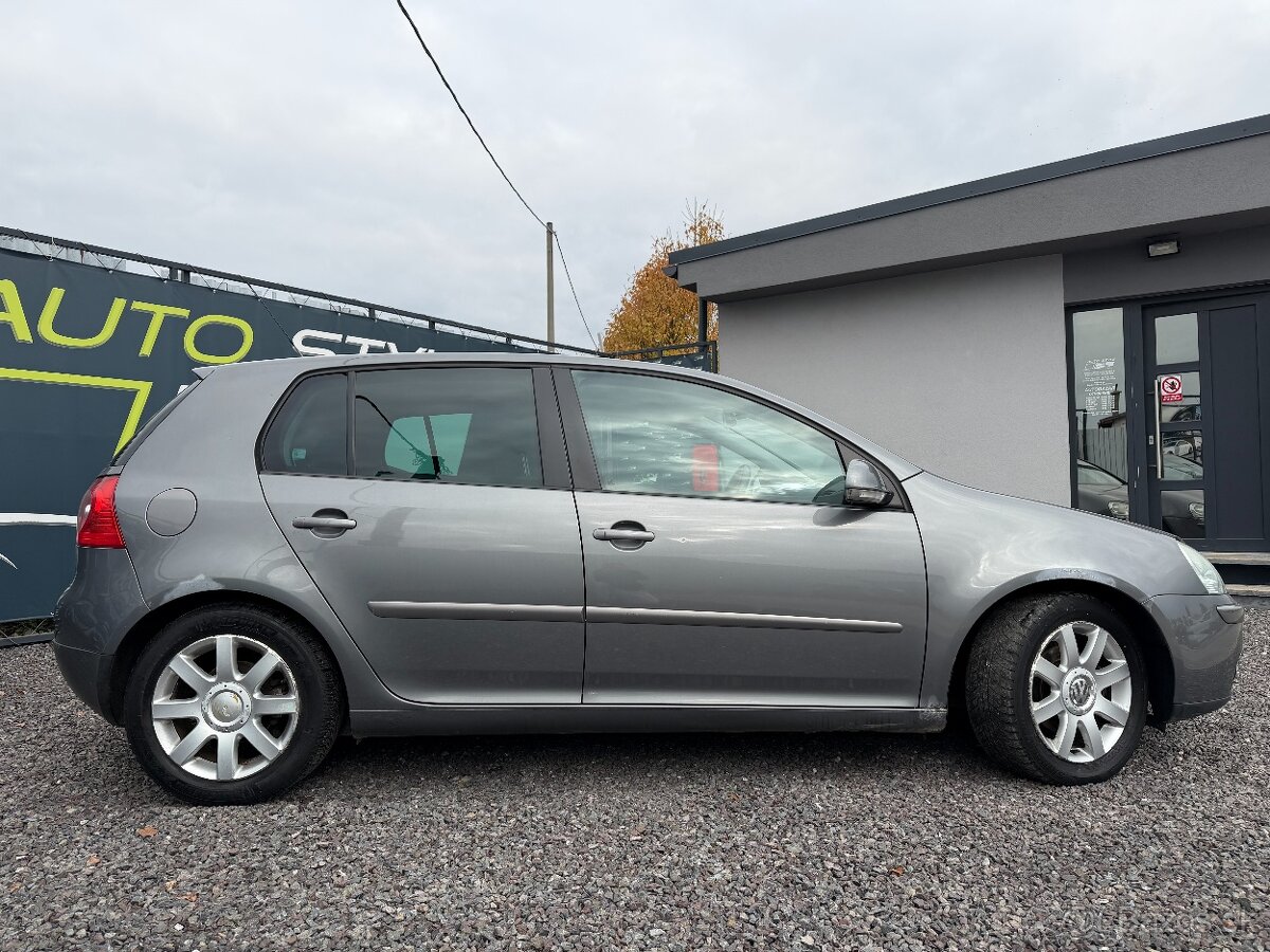 Volkswagen Golf 1.6 FSI Trendline - 10