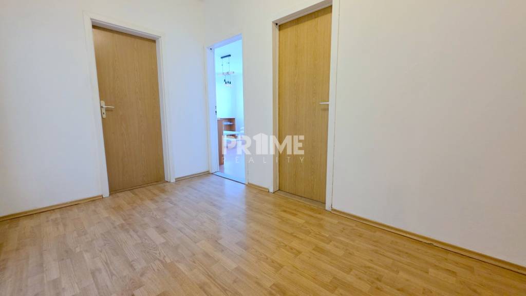 Pekný 3i byt, 3 X NEPRIECHODNÁ IZBA, LOGGIA, Furdekova ulica - 10