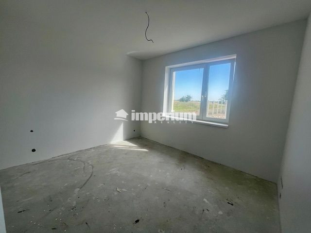 Na predaj 4 izbový bungalov v stave holodomu - obec Kyselica - 10