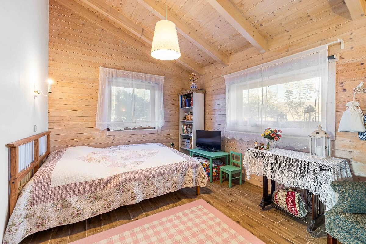 ÚTULNÝ RD S VEĽKOU ZÁHRADOU A MODERNÝMI TECHNOLÓGIAMI, ČASTÁ - 10