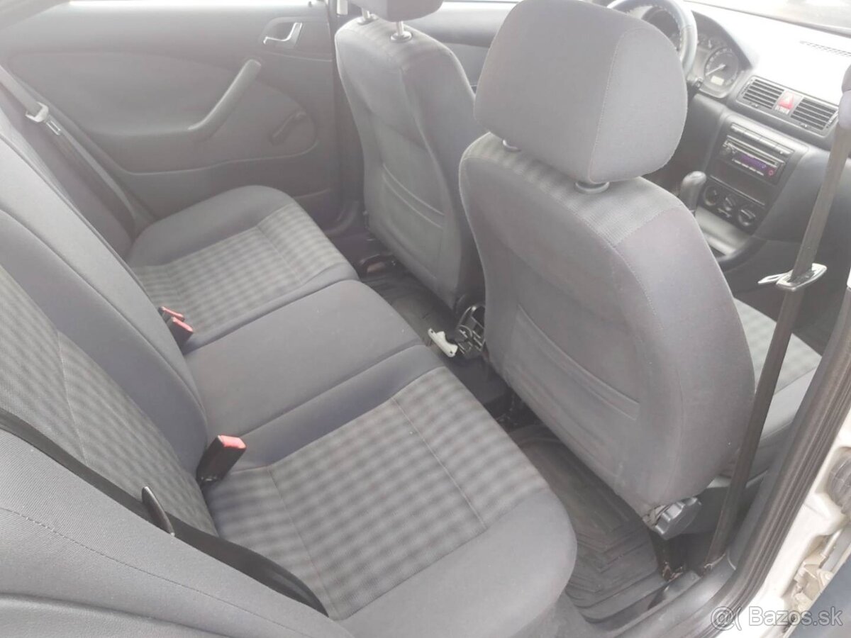 Škoda Octavia 1.6 Ambiente - 10