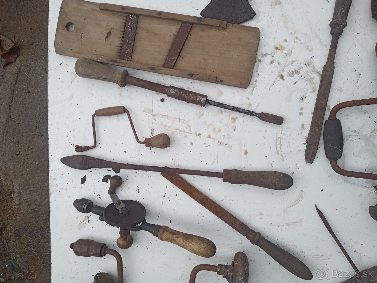 Staré náradie na dekoráciu - 10