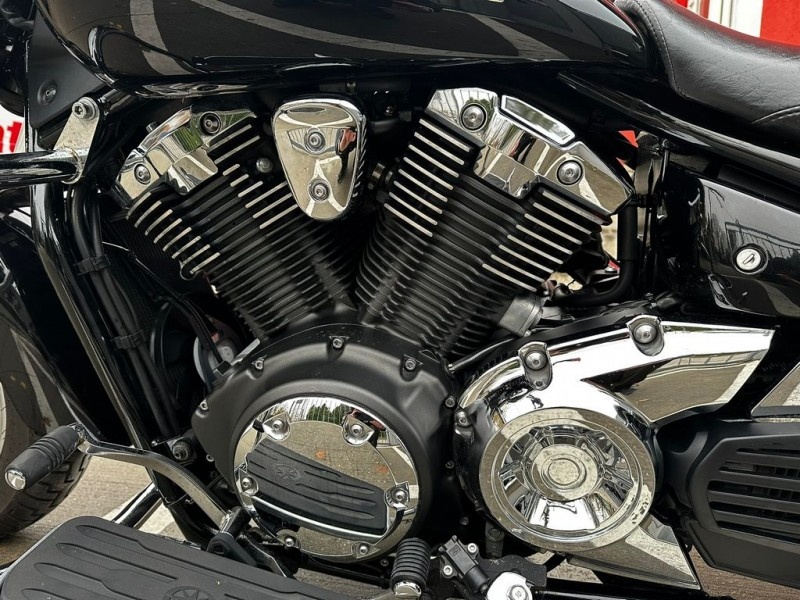 Yamaha XVS 1300 A - 10