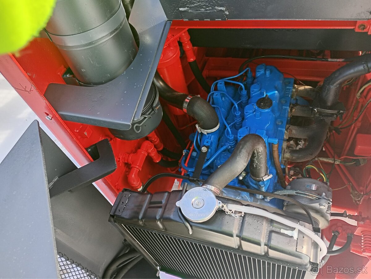 Šmykom riadený nakladač Thomas T133 - 10