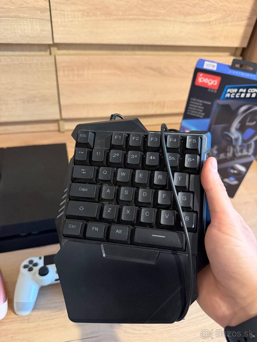 PS4 500GB , ovládače , hry , PS4 kamera , slúchadlá A ĎALŠIE - 10