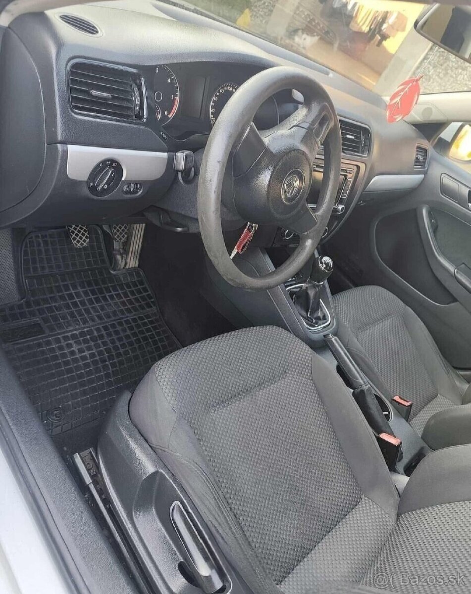 Volkswagen Jetta 1.6 TDI, STK+EK 7/2027✅ - 10