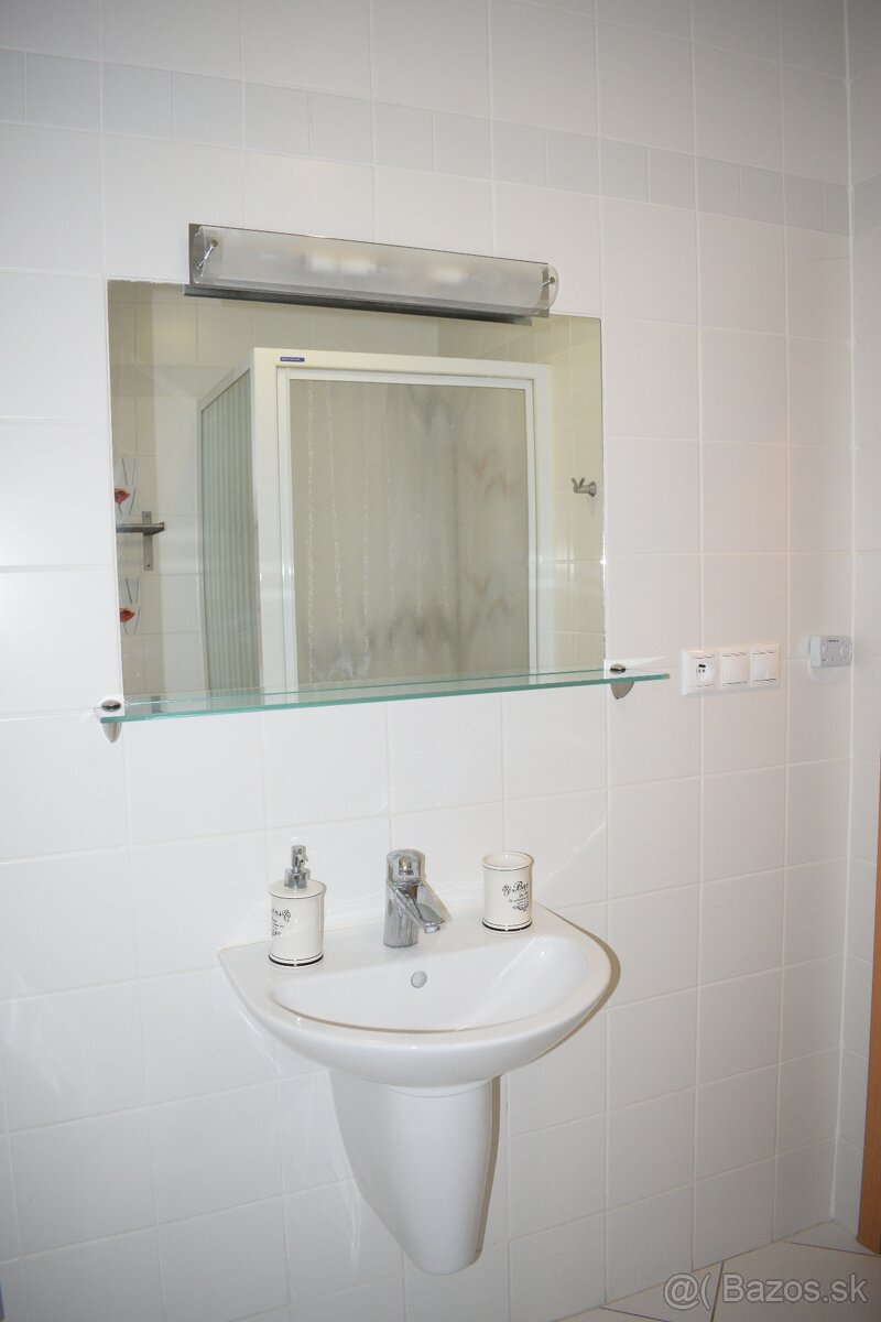 Priestranný 1-izbový apartmán s balkónom - 10