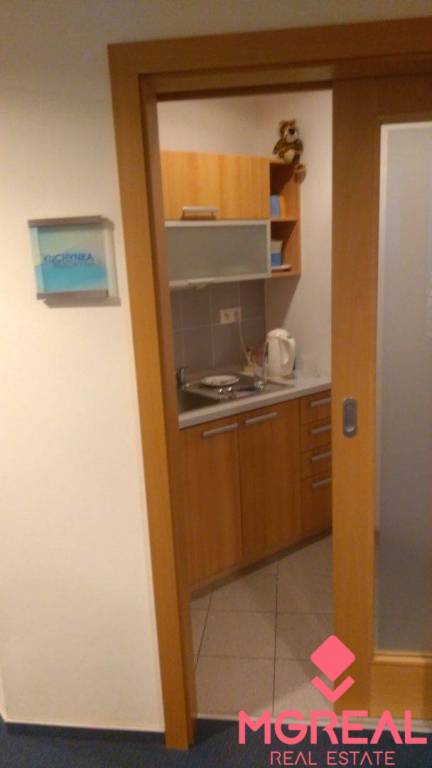 Prenájom kancelárií 627 m2 v Dúbravke. - 10