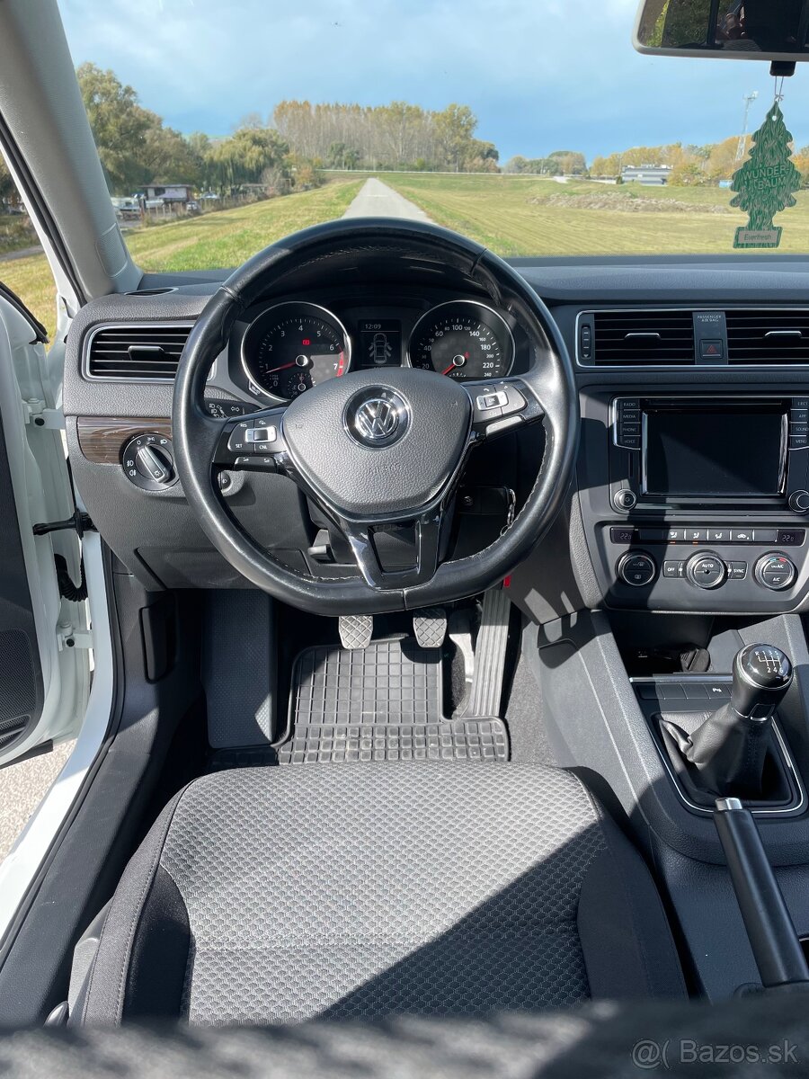 Volkswagen Jetta 1.2 TSI Business - 10