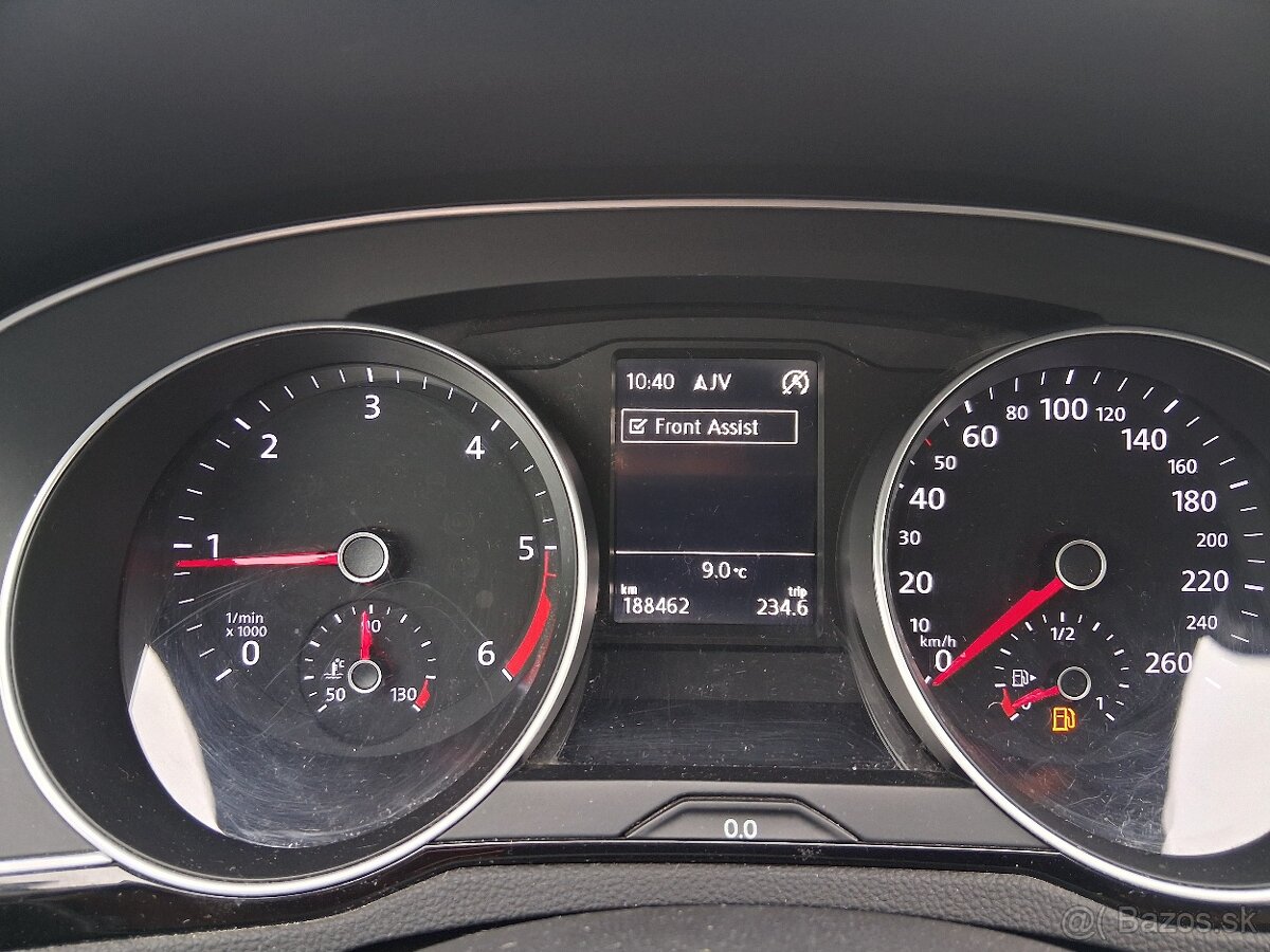 Predam volkswagen passat B8 2.0tdi 4-motion metrix svetla - 10