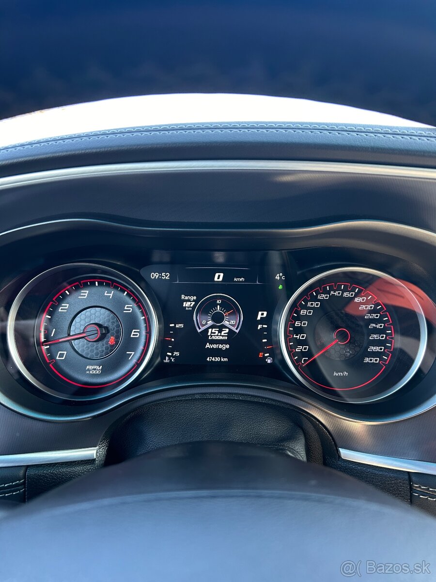 Dodge Charger 6,4 HEMI - 10