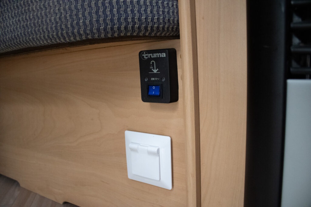 Burstner obytný príves - 10