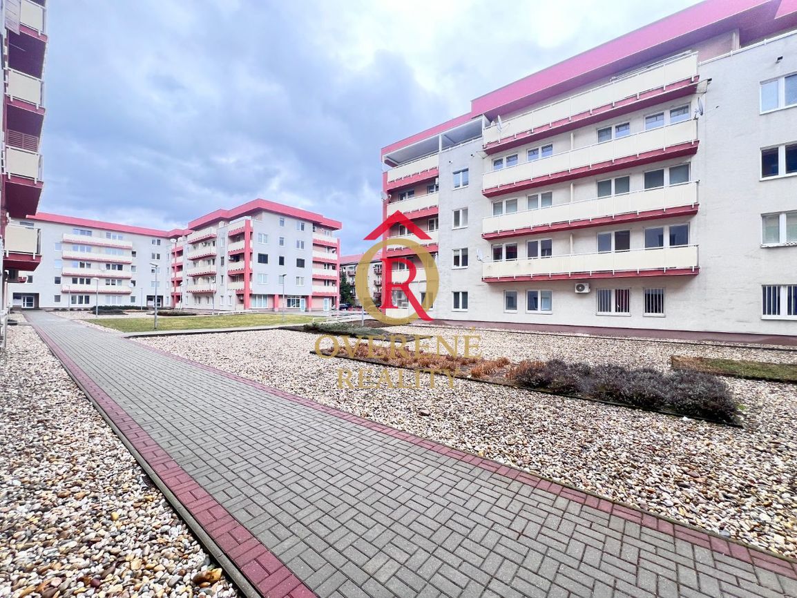 Na prenájom priestranný 1-izbový byt s balkónom – Banská Bys - 10