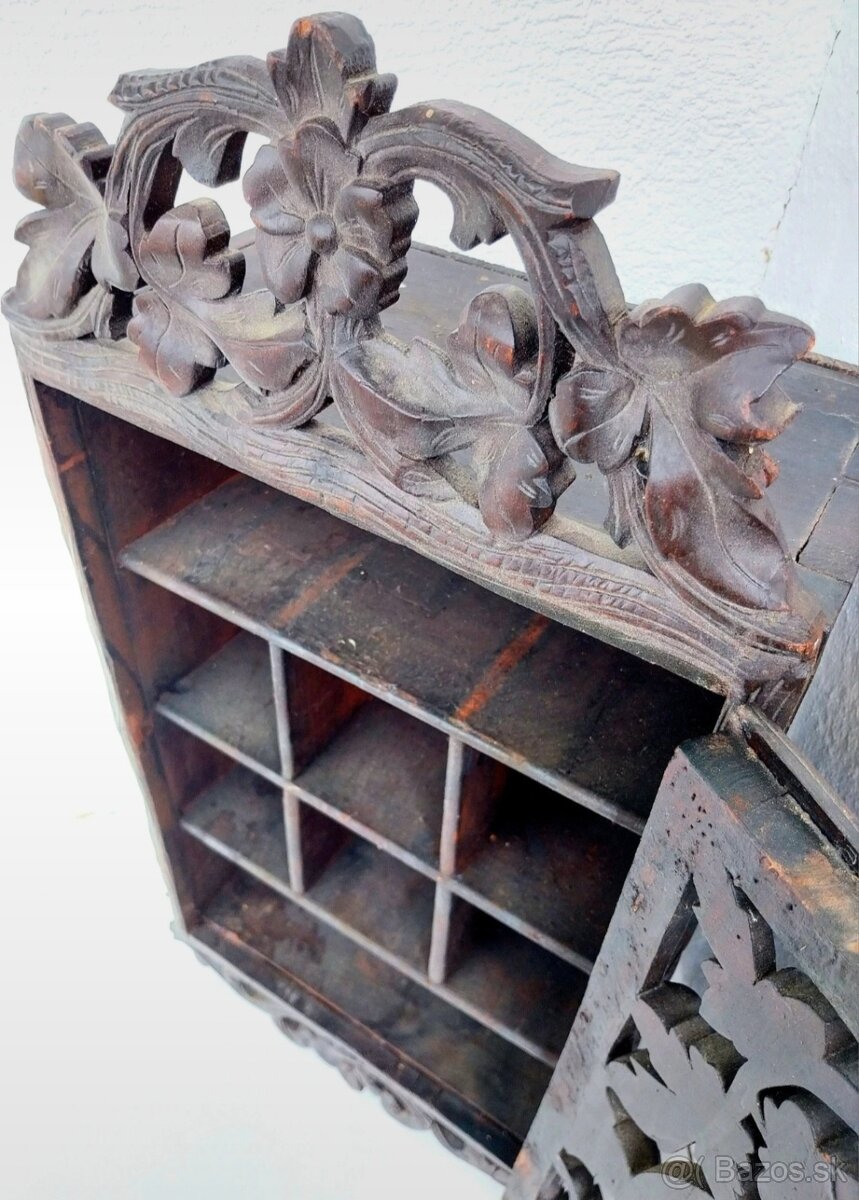 STAROŽITNÁ RUČNÁ DREVOREZBA / ÚLOŽNÁ SKRINKA / 19 x 36 x 67 - 10