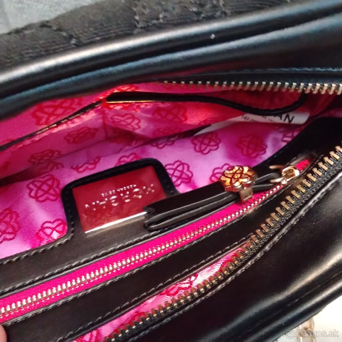 Elegantná čierna prešívaná crossbody kabelka MORGAN - 10